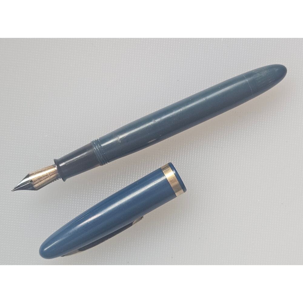 Vintage Sheaffer’s Feather Touch 5 Fountain Pen Green w/ Gold Trim
